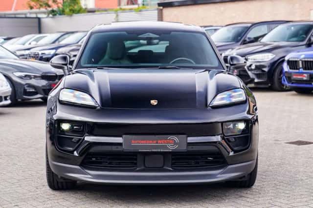 Porsche Macan (2024) thumbnail 5