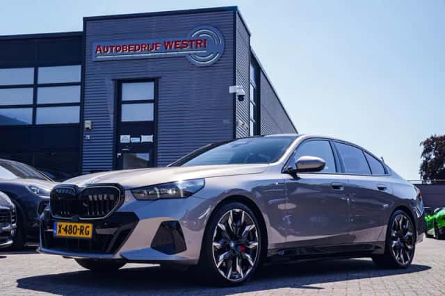 BMW i5 (2024) thumbnail 1