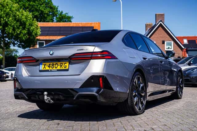 BMW i5 (2024) thumbnail 2