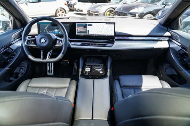 BMW i5 (2024) thumbnail 3