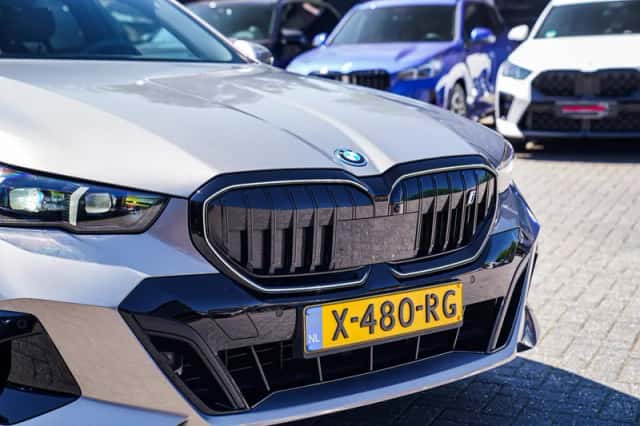 BMW i5 (2024) thumbnail 5