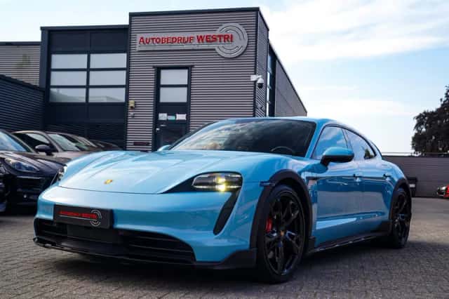 Porsche Taycan (2021) thumbnail 1
