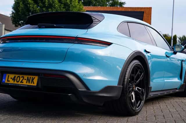 Porsche Taycan (2021) thumbnail 2