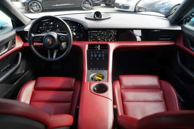 Porsche Taycan (2021) thumbnail 3