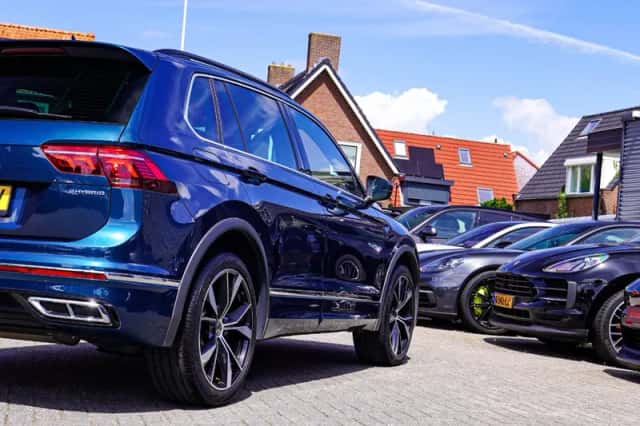 Volkswagen Tiguan (2021) thumbnail 3