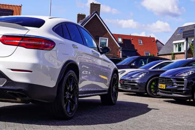 Mercedes-Benz Benz (2019) thumbnail 3