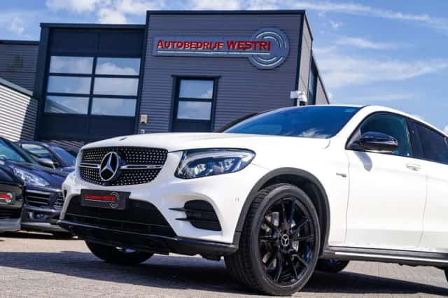 Mercedes-Benz Benz (2019) thumbnail 4