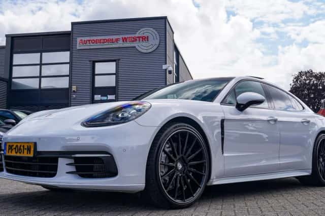 Porsche Panamera (2017) thumbnail 1