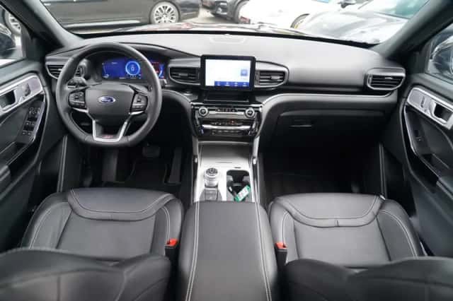Ford Explorer (2023) thumbnail 3
