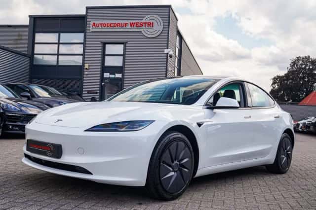 Tesla Model (2026) thumbnail 1