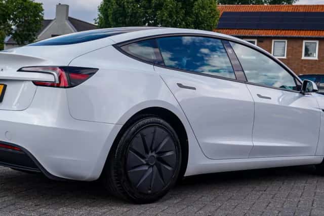 Tesla Model (2026) thumbnail 2