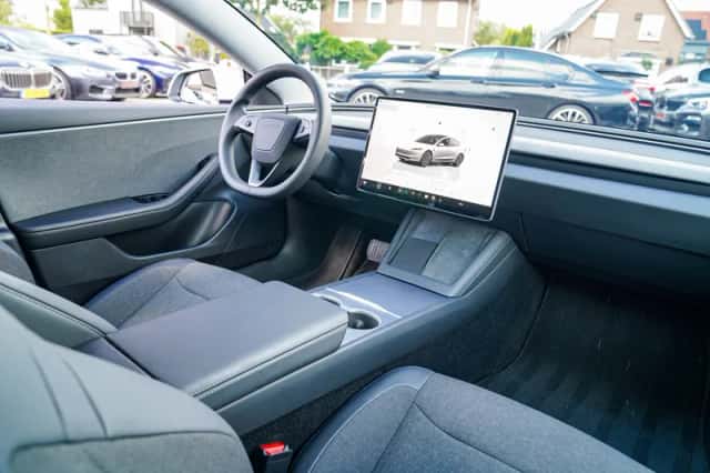 Tesla Model (2026) thumbnail 3