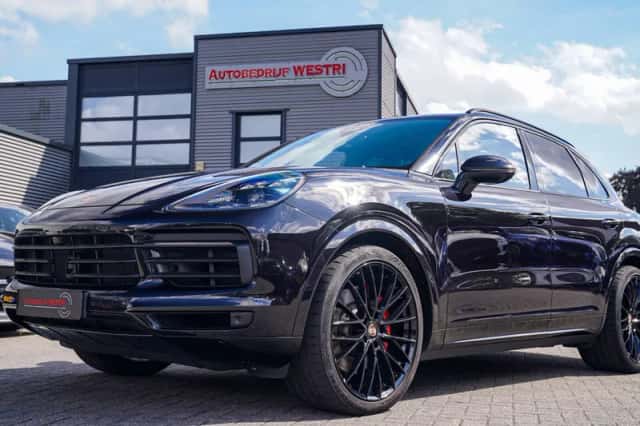 Porsche Cayenne (2018) thumbnail 1