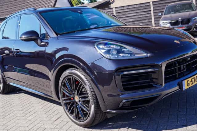 Porsche Cayenne (2019) thumbnail 3
