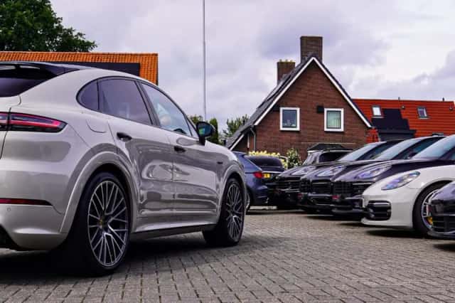 Porsche Cayenne (2022) thumbnail 3