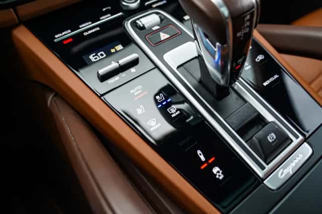 Porsche Cayenne (2022) thumbnail 4