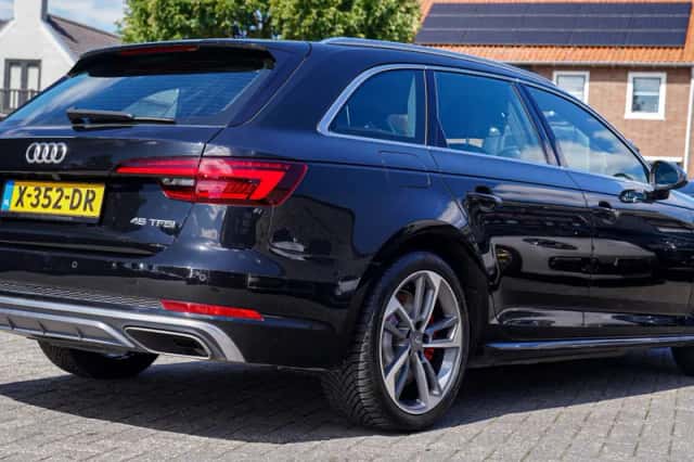 Audi A4 (2019) thumbnail 2