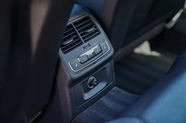 Audi A4 (2019) thumbnail 5