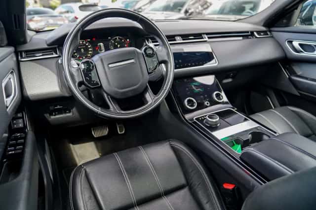 Land Rover Rover (2017) thumbnail 3