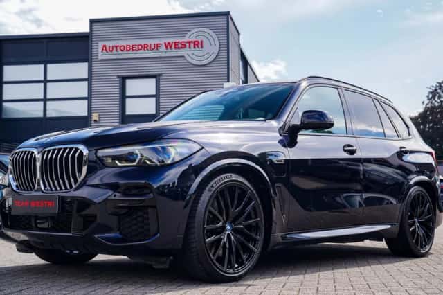 BMW X5 (2023) thumbnail 1