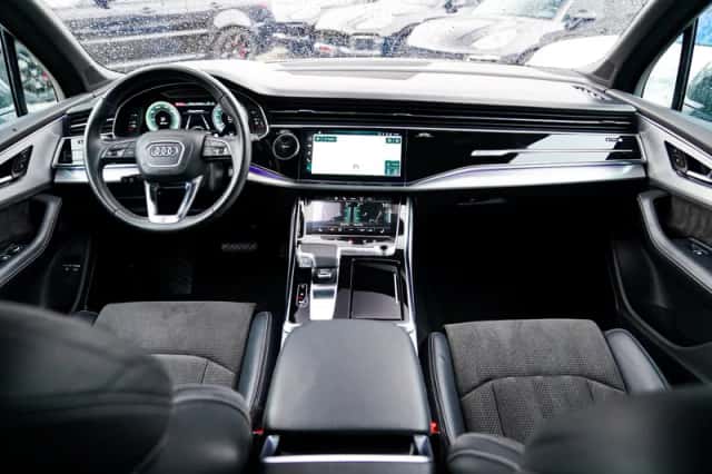 Audi Q7 (2021) thumbnail 2