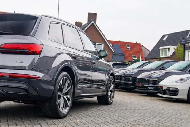 Audi Q7 (2021) thumbnail 3