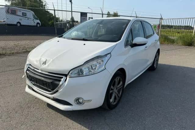Peugeot 208 (2015) thumbnail 1