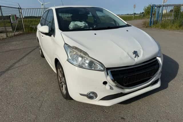 Peugeot 208 (2015) thumbnail 2