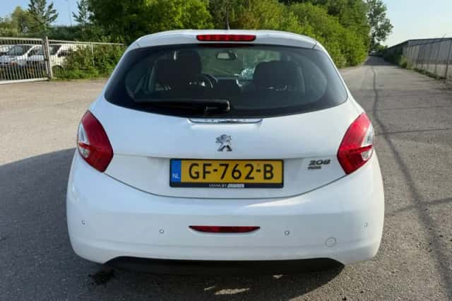 Peugeot 208 (2015) thumbnail 6