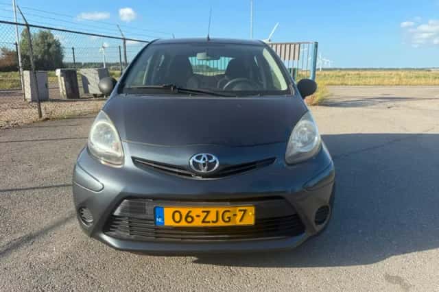 Toyota Aygo (2012) thumbnail 3