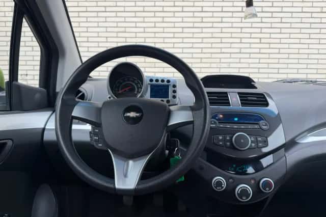 Chevrolet Spark (2011) thumbnail 4