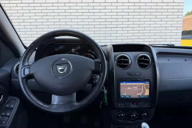 Dacia Duster (2017) thumbnail 4