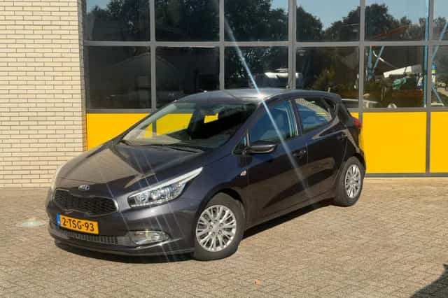Kia Cee'd (2014) thumbnail 1