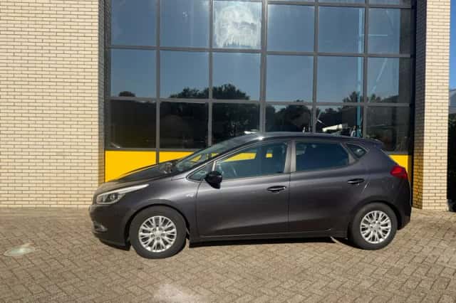 Kia Cee'd (2014) thumbnail 2