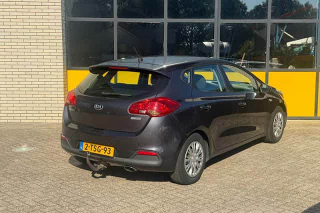 Kia Cee'd (2014) thumbnail 3