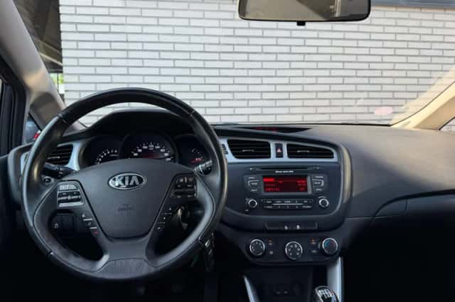 Kia Cee'd (2014) thumbnail 4