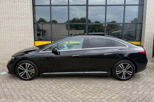 Mercedes-Benz EQE (2023) thumbnail 2