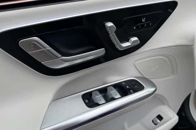 Mercedes-Benz EQE (2023) thumbnail 6