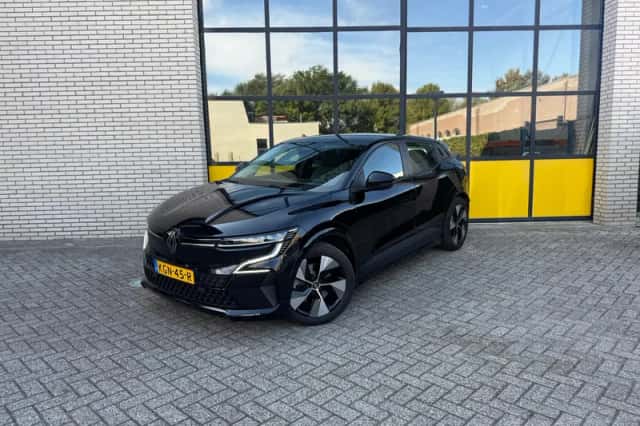 Renault Mégane E-Tech (2022) thumbnail 1