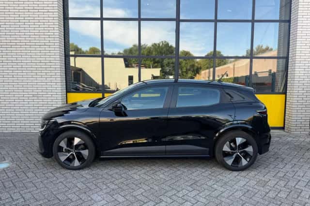 Renault Mégane E-Tech (2022) thumbnail 2
