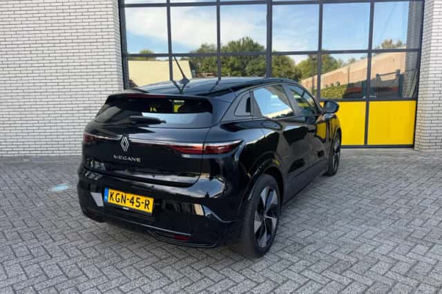 Renault Mégane E-Tech (2022) thumbnail 3