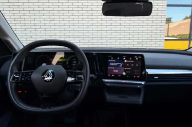 Renault Mégane E-Tech (2022) thumbnail 4