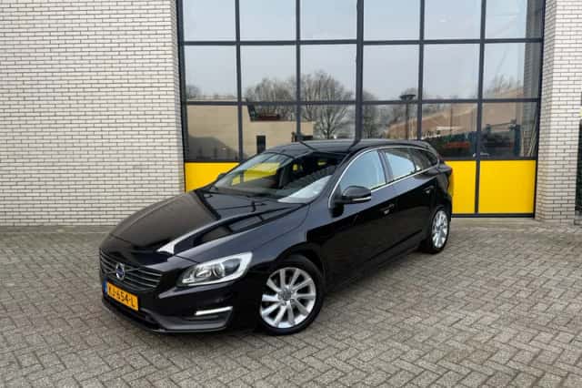 Volvo V60 (2015) thumbnail 1