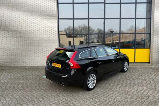 Volvo V60 (2015) thumbnail 3