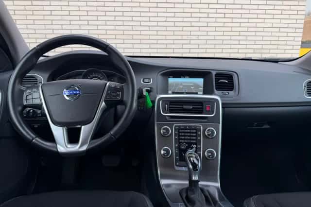 Volvo V60 (2015) thumbnail 4