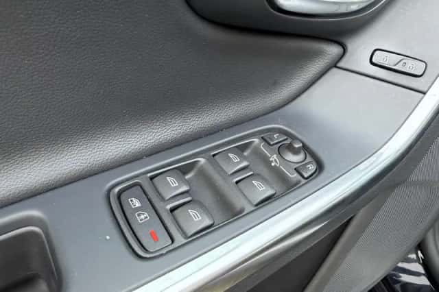 Volvo V60 (2015) thumbnail 6