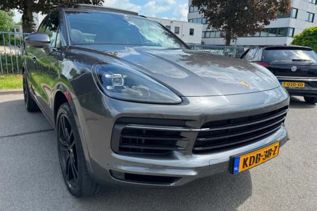 Porsche Cayenne (2018) thumbnail 4