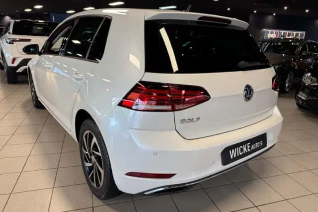 Volkswagen Golf (2018) thumbnail 2