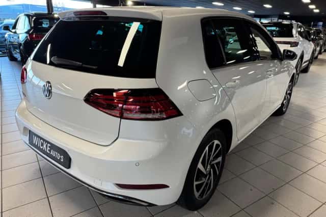 Volkswagen Golf (2018) thumbnail 4