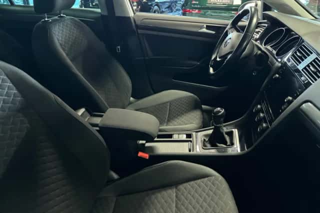 Volkswagen Golf (2018) thumbnail 6